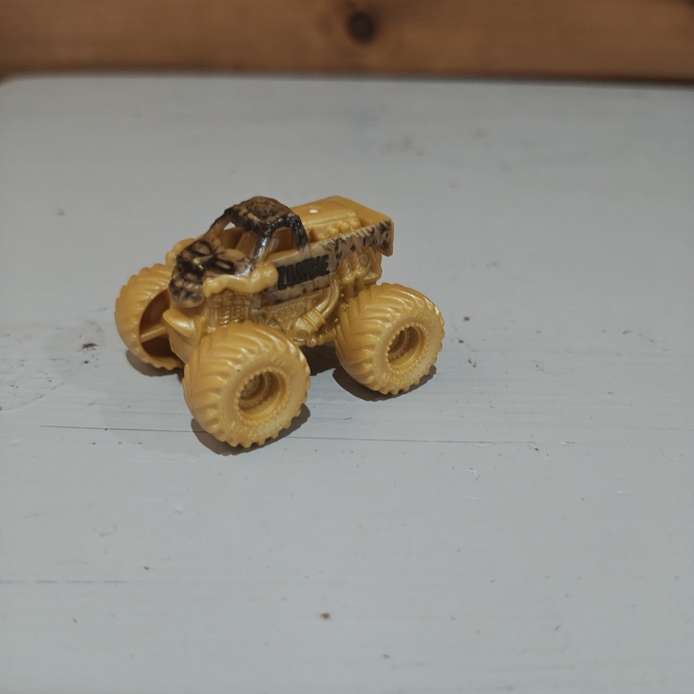 Monster Jam Mini Zombie Gold Chase Truck HTF Very Rare 1/87 Series 5
